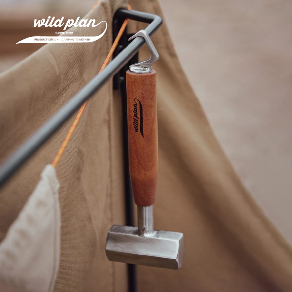 🔨 The Retro Outdoor Tool You Didn’t Know You Needed – This Hammer Makes Camping a Breeze!