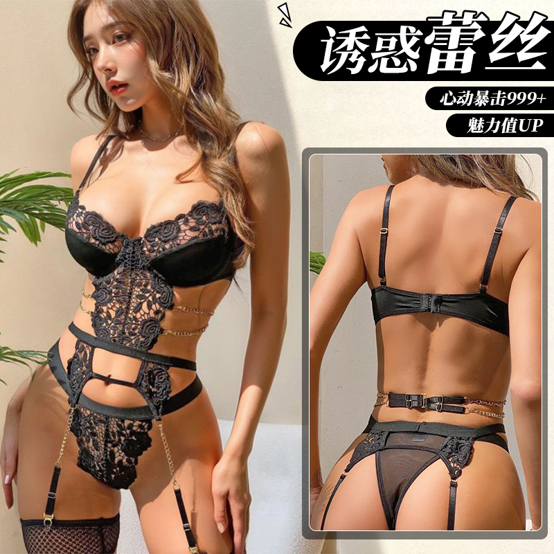 2025 Lingerie Trend Alert: The Alluring “No-Remove” Battle Robe That’s Turning Heads 😍