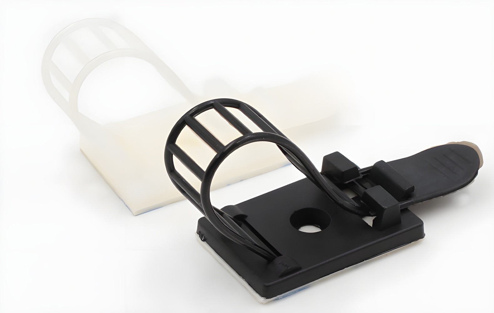 Clip holding multiple cables